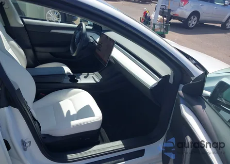 2022 Tesla Model 3 Rear-Wheel Drive z USA, uszkodzony, nr VIN 5YJ3E1EA1NF241533